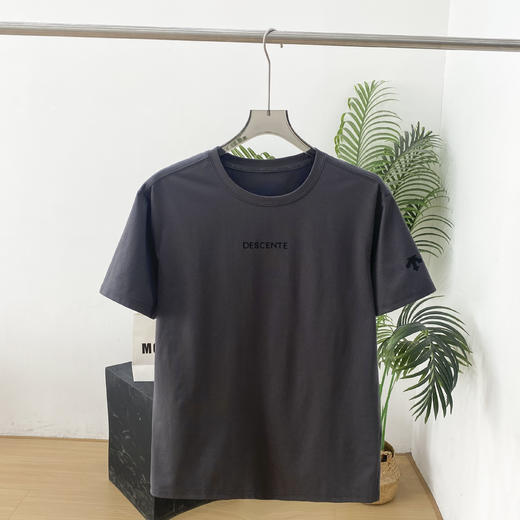 点此购买 迪桑特ESSENTIAL系列男女同款短袖针织衫 qk 343548 商品图4