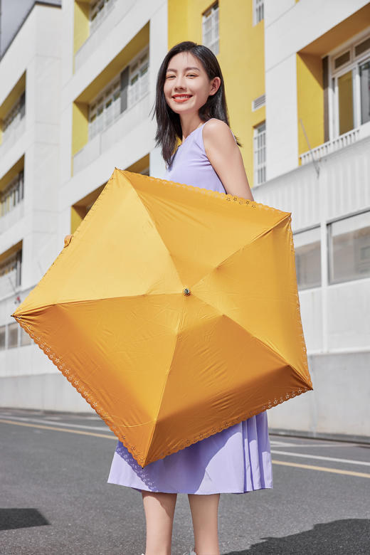 黑胶手工晴雨伞  纯手工制作 设计师原创手绘款 0透光持久防晒，UPF＞50+ 0渗透一甩即干晴雨兼用 伞身轻量又抗风 商品图3