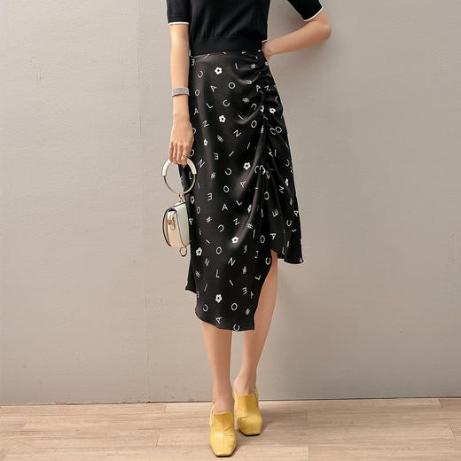 【褶皱不对称设计】芳外2025新款夏季褶皱不对称裙摆半截裙0543 商品图3