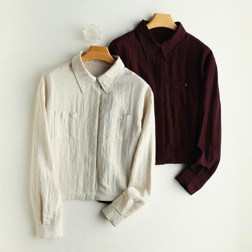 下单3-7天发货！Mylyis 雨露麻休闲短款衬衫/九分裤 短款衬衫翻领利落 双口袋点缀细节 搭配松紧腰九分裤 随性垂坠 适配日常通勤 商品图7