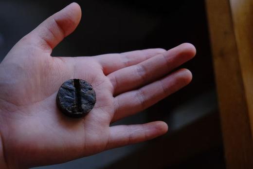 周五秒杀 /2003年云南大咖熟茶小玉饼 大师烘培 淡淡咖啡香，糯甜十足，一公斤超划算 数量有限（仅10份） 商品图3