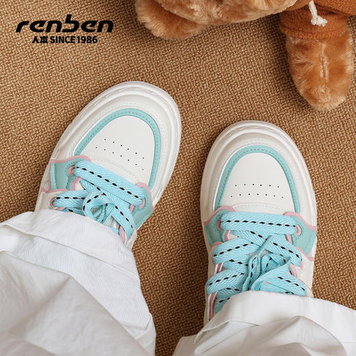 分销【人本春季鞋】人本板鞋女款2026春秋新款厚底小众设计运动百搭时尚小白鞋休闲鞋 RB-S0092505 商品图1