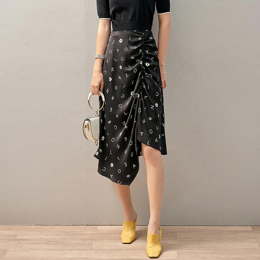 【褶皱不对称设计】芳外2025新款夏季褶皱不对称裙摆半截裙0543 商品图2