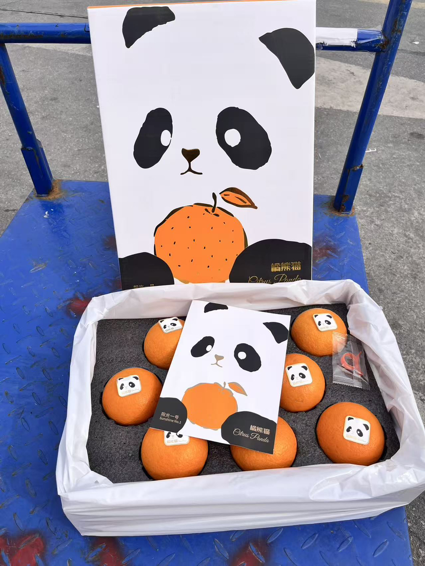 超好吃😋
✨圆滚滚的熊猫橘🐼登场啦！🥰切开瞬间满屏橙黄，果肉饱满超诱人~🤤一口爆汁，甜蜜在舌尖绽放，这波美味必须分享！👍