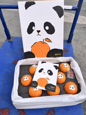 超好吃😋
✨圆滚滚的熊猫橘🐼登场啦！🥰切开瞬间满屏橙黄，果肉饱满超诱人~🤤一口爆汁，甜蜜在舌尖绽放，这波美味必须分享！👍