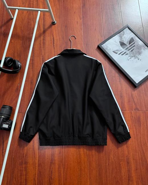 F032748男女同款休闲百搭胸前刺绣立领三条杠夹克外套 商品图4