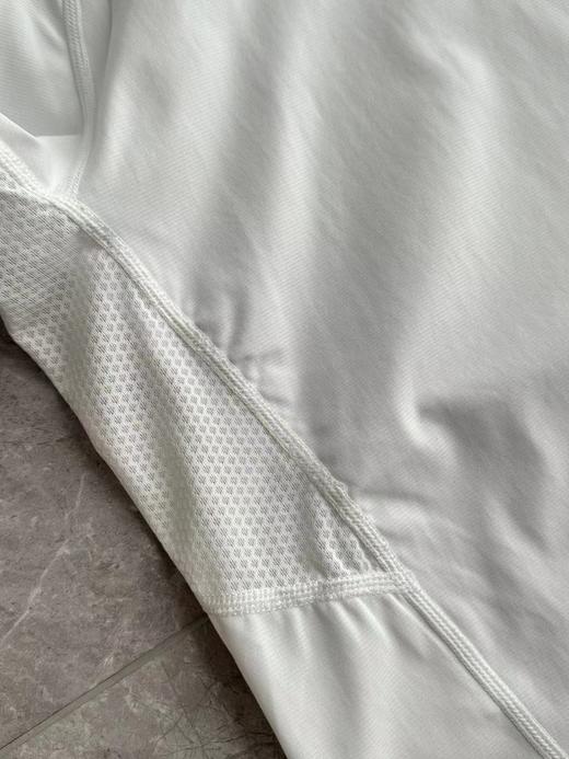 F0327102轻量化设计男款功能运动版型剪裁短袖T恤 商品图9