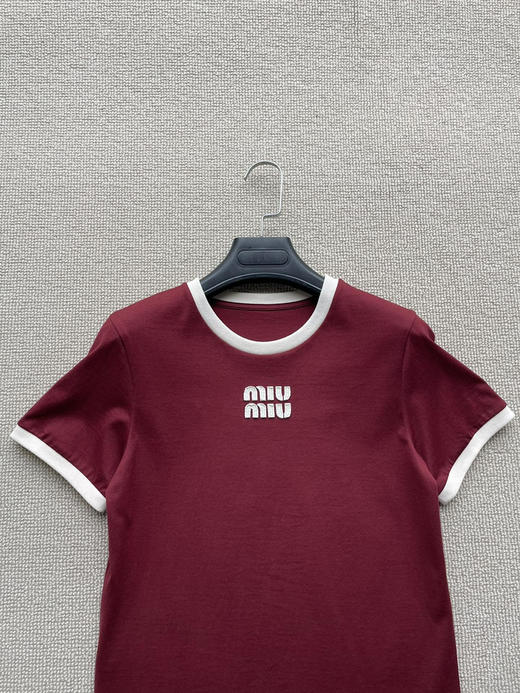327-10 渠道圆正 miu大爆款 手工绣 红色撞色 基础款 减龄时髦 圆领短袖T恤 167/140我穿XL 商品图12