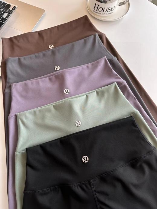 F032769女款纯色春夏季轻薄款柔软亲肤瑜伽五分短裤 商品图3