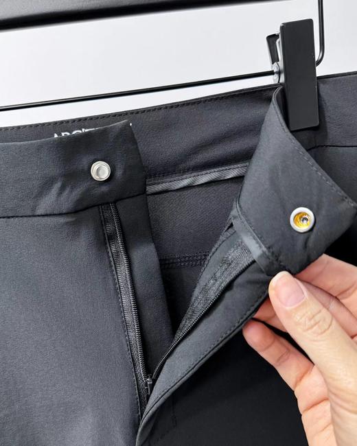 F032785多拉链口袋设计纯色Logo刺绣系扣直筒夏季中腰休闲短裤 商品图8