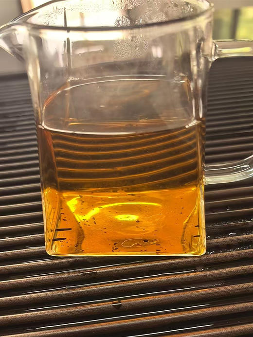 十年陈福鼎老白茶，慢养出浓郁粽叶香。茶汤甜润饱满，甜度高、耐泡度佳，；2016年正宗福鼎老白茶，寿眉饼300g 商品图1