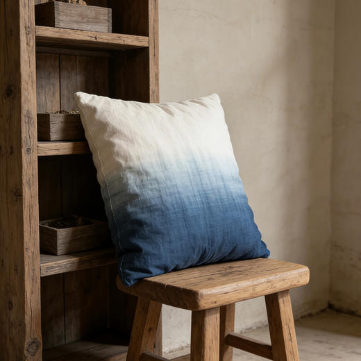 【林栖好物】LX1126003手工渐变蓝染抱枕（预售7天发货） 商品图4