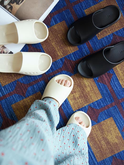 【2件减5元，3件减10元】【颜值与舒适并存 排水速干 夏日拖鞋】洗澡不积水 不闷脚不臭脚 轻盈舒适防滑 匠心打造 简约时尚 商品图1