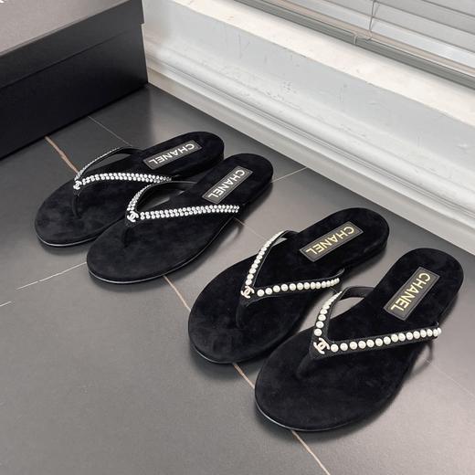 HD9 香奈儿 𝟐𝟎𝟐𝟒春夏丝绒 双C水钻扣Thongs人字夹脚拖鞋 商品图1