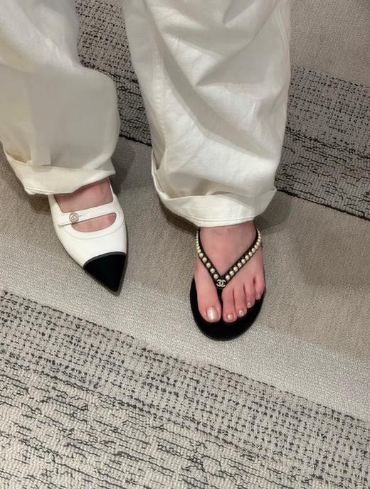 HD9 香奈儿 𝟐𝟎𝟐𝟒春夏丝绒 双C水钻扣Thongs人字夹脚拖鞋 商品图14