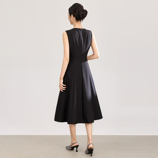 「高货wl」全新升级【铂金会员358/天猫479/差价121】(03348)洛诗琳重工腰部钉珠刺绣连衣裙2026夏季圆领通勤收腰A字裙 商品图2