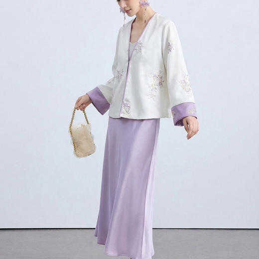 「自」全新升级【铂金会员404/天猫539/差价135】(22504)洛诗琳气质新中式外套2026新款国风双面穿宽松V领绣花外套 商品图4