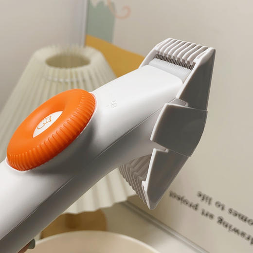 🌸养猫人狂喜✨【逗爱智能宠物电推剪】🎈这款甜甜圈电推剪也太乖了 谁懂啊！给猫咪剃毛真的太难了😭 传统电推剪噪音大、震感强，✔️一开就炸毛逃跑，卡毛夹肉更是噩梦，新手根本不敢下手💦 商品图2