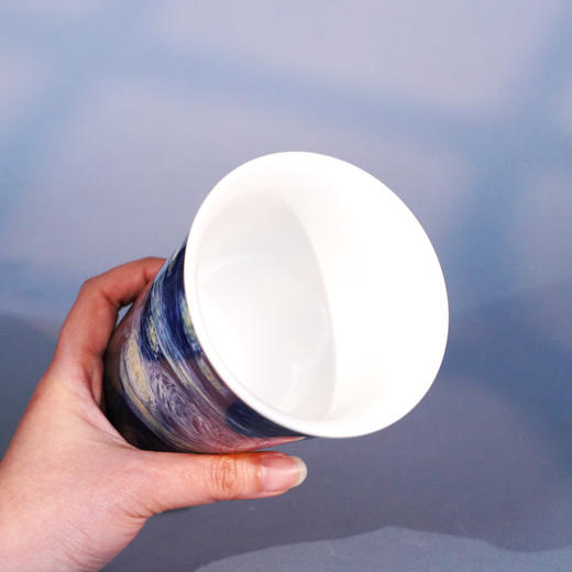 《星月夜》《向日葵》主题杯，梵高学院授权，融入东方景德镇千年陶瓷工艺， 打造出两款艺术陶瓷杯。 商品图6