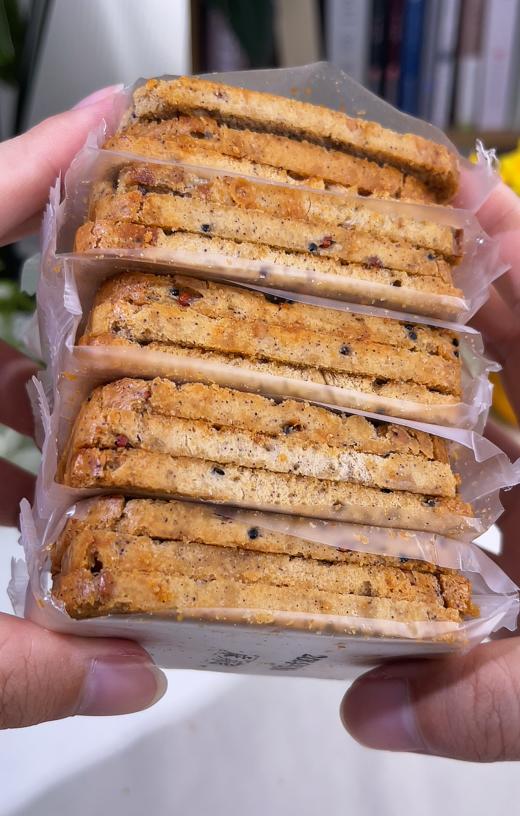 漠漠有礼粗粮烤馍片，一家人都可以吃的粗粮馍片  添加三色藜麦（黑藜麦、红藜麦、白藜麦）、双色亚麻籽≥19% 越嚼越香！！ 商品图2