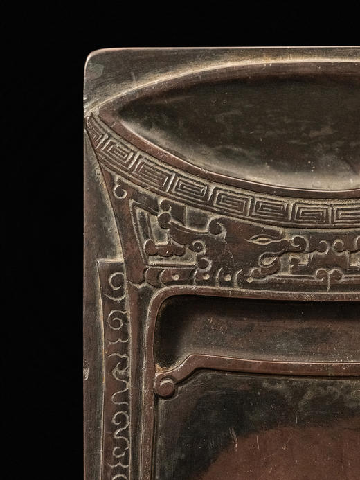 清	夔龙纹钺形池端砚 商品图3