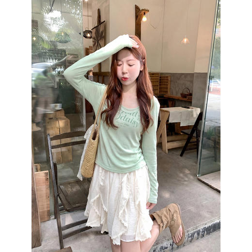<曾小咸推荐>绿色字母长袖T恤吊带两件套【预售7-15天发货】 商品图0