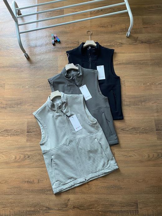 露露 Water-Repellent系列纯色休闲防风弹力柔软网格拉绒立领无马甲 商品图3