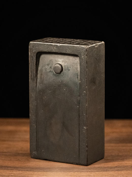 清	乾隆诗文垂柱抄手端砚（红木天地盖） 商品图1