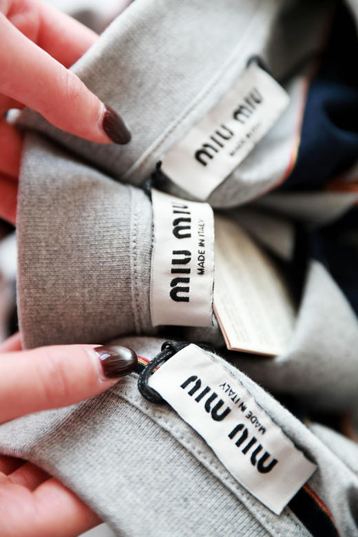 学院条纹polo衫，这个好看呢。胸口小标翻领设计女士poloE032868 商品图1