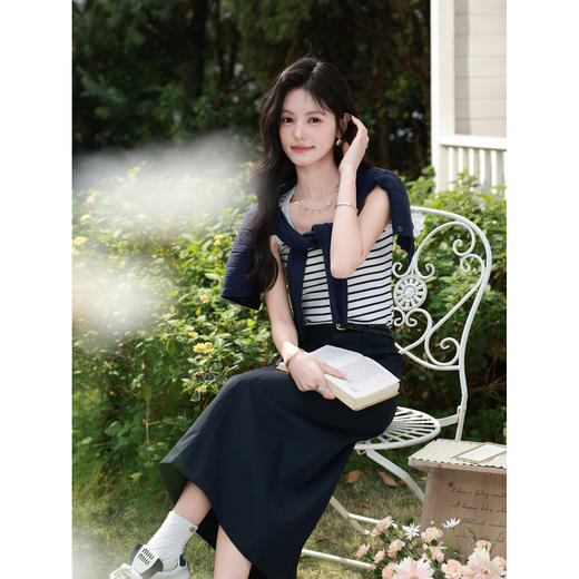 鹿向南【0331/20:00新品前1小时7折限量100件】复古藏蓝色半身裙 商品图4