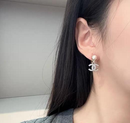 香奈儿 小珠吊银c耳钉 / 耳夹  （XTY） 商品图0