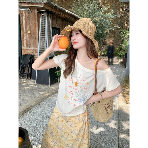 <曾小咸推荐>斜肩印花薄款罩衫T恤短袖【预售7-15天发货】 商品图1