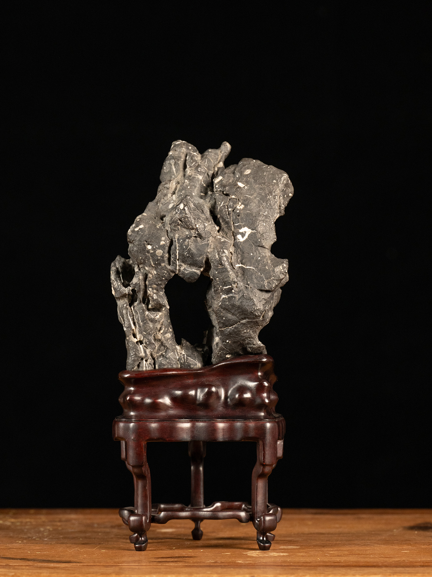 黑太湖文房赏石（红木座）