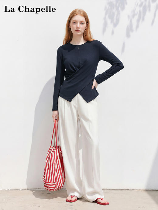 天猫同步【舒适有型~】拉夏贝尔/La Chapelle五色净版圆领贝壳扣下摆交叉通勤设计长袖T显瘦打底衫 商品图1