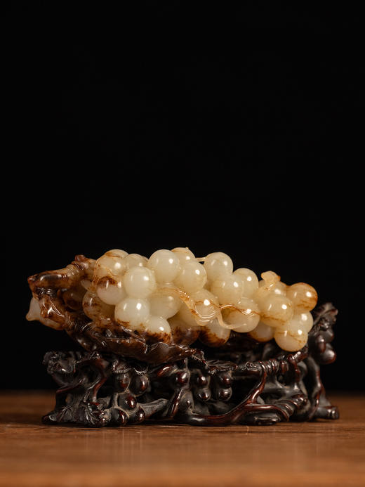 清	和田白玉松鼠葡萄纹摆件 商品图3