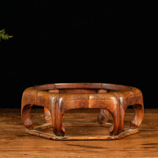 清早期	黄花梨马蹄足带托泥葵口六足器座 商品图4