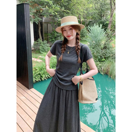 <曾小咸推荐>圆领短袖T恤半身裙时尚套装【预售7-15天发货】 商品图3