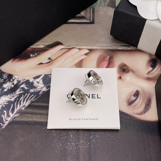 HD23 香奈儿 26春夏最新款 香金c满钻银纽耳钉 商品图4