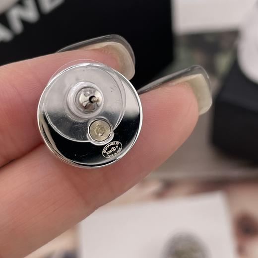 HD23 香奈儿 26春夏最新款 香金c满钻银纽耳钉 商品图7