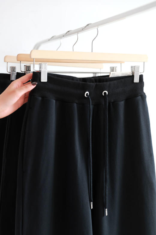 真的好显瘦，yyds阔腿裤一枚。后兜儿小标刺绣松紧腰长裤E032860 商品图4