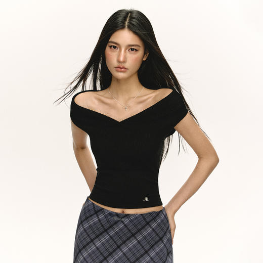 Ariseism 美式复古交叉领一字肩白色针织背心女夏季新款 商品图3