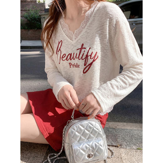 <曾小咸推荐>宽松蕾丝拼接V领长袖T恤【预售7-15天发货】 商品图2