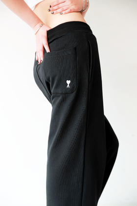 真的好显瘦，yyds阔腿裤一枚。后兜儿小标刺绣松紧腰长裤E032860