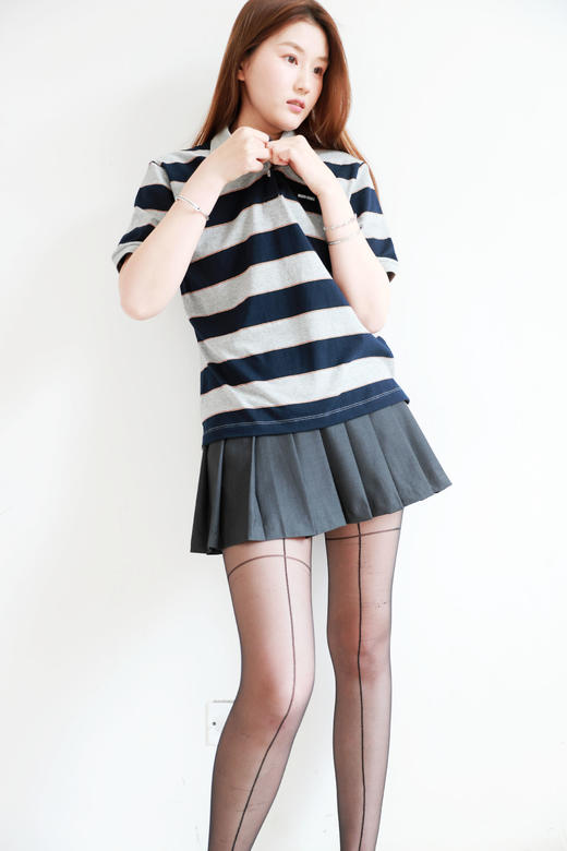 学院条纹polo衫，这个好看呢。胸口小标翻领设计女士poloE032868 商品图13