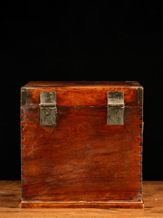 清早期	黄花梨平顶官皮箱 商品图4