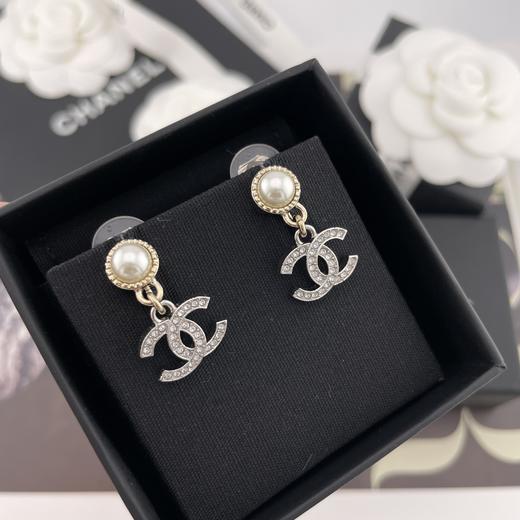 香奈儿 小珠吊银c耳钉 / 耳夹  （XTY） 商品图4