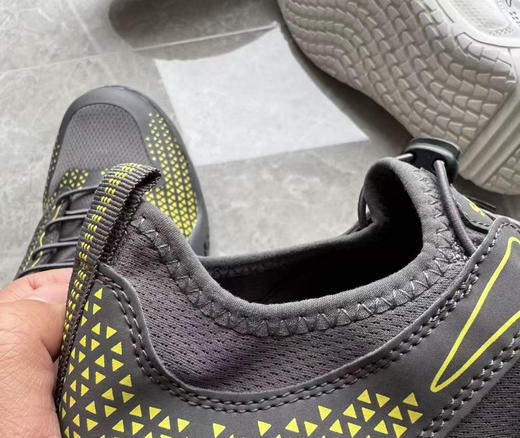 全新正品外贸男士运动户外轻量化复古赤足鞋溯溪鞋

黑色，灰色

尺码40 41 42 43 44 45 运动鞋码不偏码 商品图7