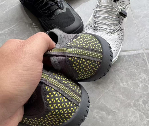 全新正品外贸男士运动户外轻量化复古赤足鞋溯溪鞋

黑色，灰色

尺码40 41 42 43 44 45 运动鞋码不偏码 商品图4