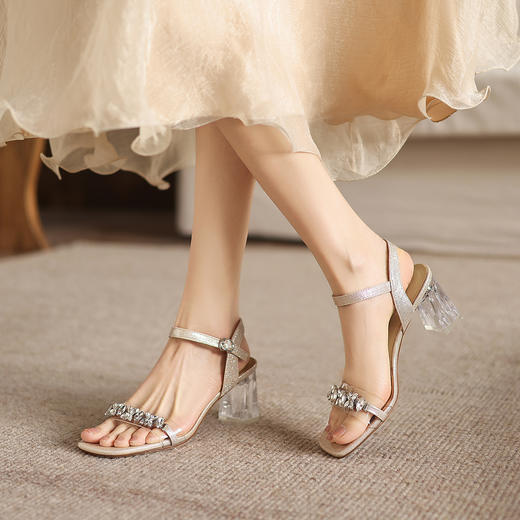阿么手工女鞋法式透明一字带粗跟凉鞋女2026新款水钻高跟鞋6.5CM 商品图3