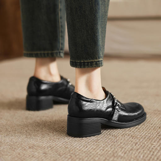 阿么手工女鞋粗跟铆钉一字式扣带乐福鞋复古小皮鞋女款新款4.5CM 商品图3